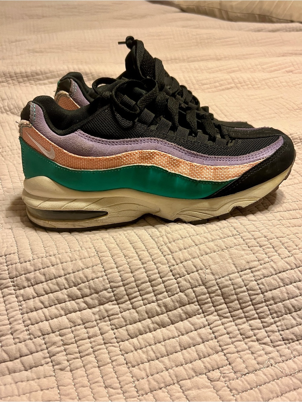 Nike girls youth 5.5 or women’s 7 Sneaker - Black, Teal, Lavender, Pink